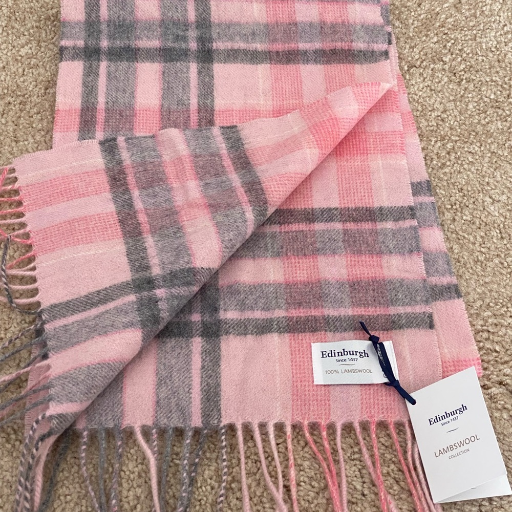 Edinburgh 100% lambswools scarf. Light pink and grey plaid. NWT